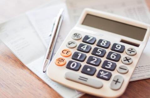 為什么小規(guī)模納稅人比一般納稅人的代理記賬費用要低呢？