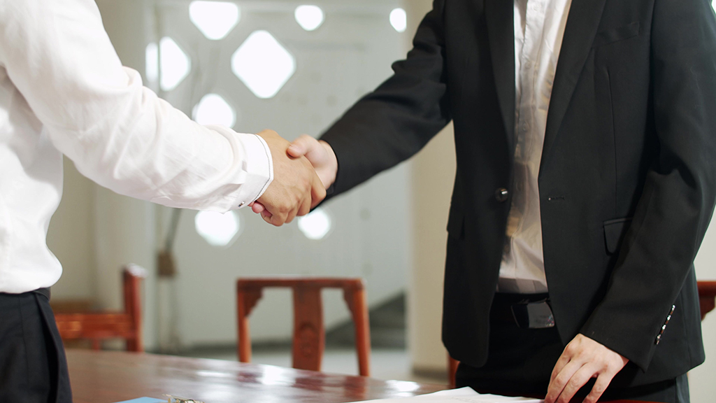 千庫網(wǎng)_實拍商務(wù)男性握手_攝影圖編號227967