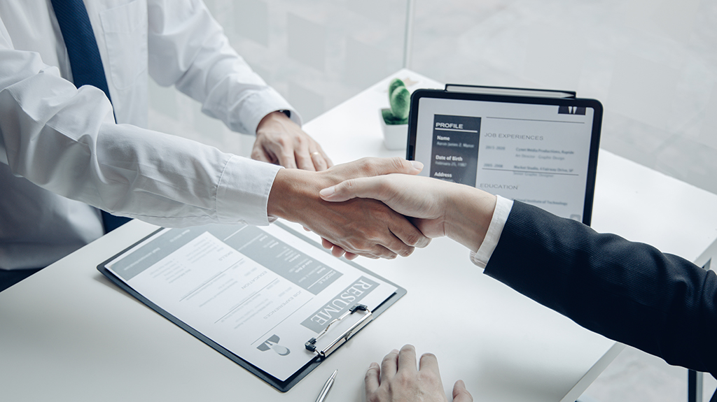 注冊(cè)香港投資公司控股內(nèi)地企業(yè)，香港控股內(nèi)地公司怎么樣